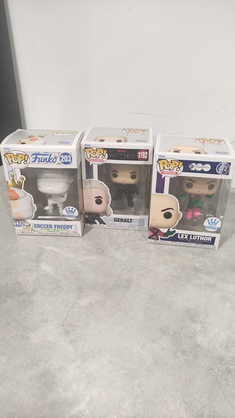 Funko Pop edições exclusivas Geralt Lex Luthor Soccer Freddy - Novo