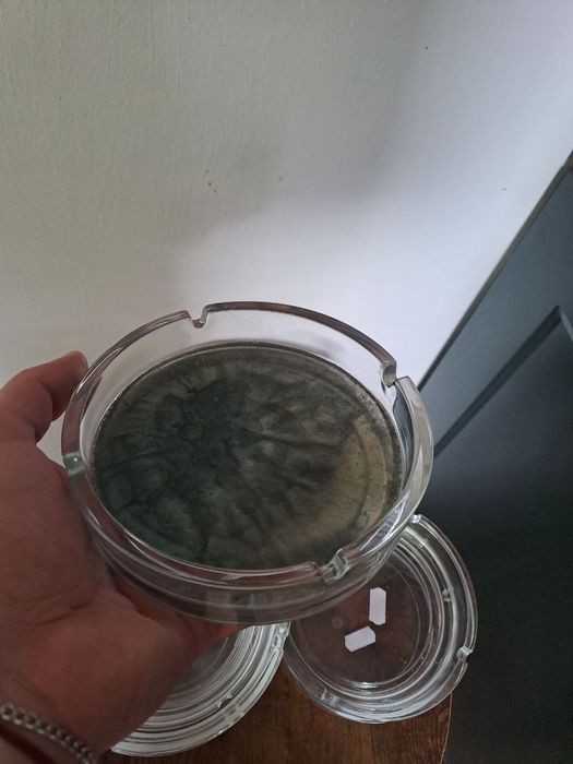 Zestaw 7 popielniczek