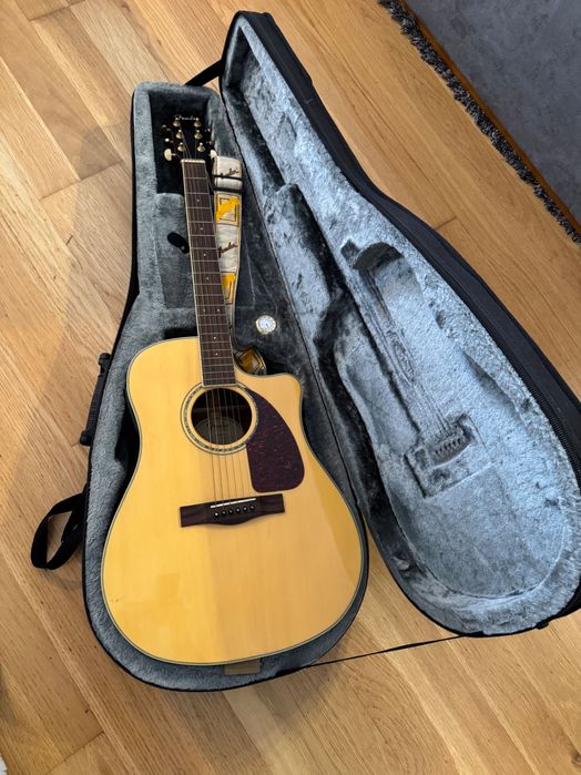 Violão Fender eletro-acustico com Wolf Case