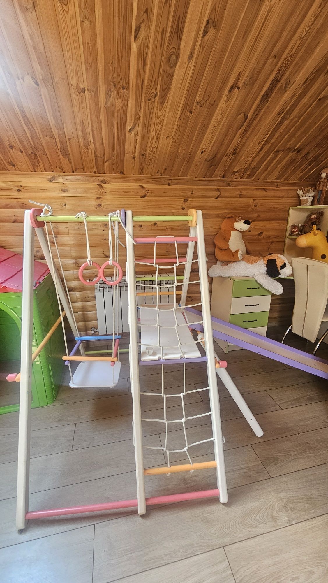 Дитяча гірка з гойдалкою