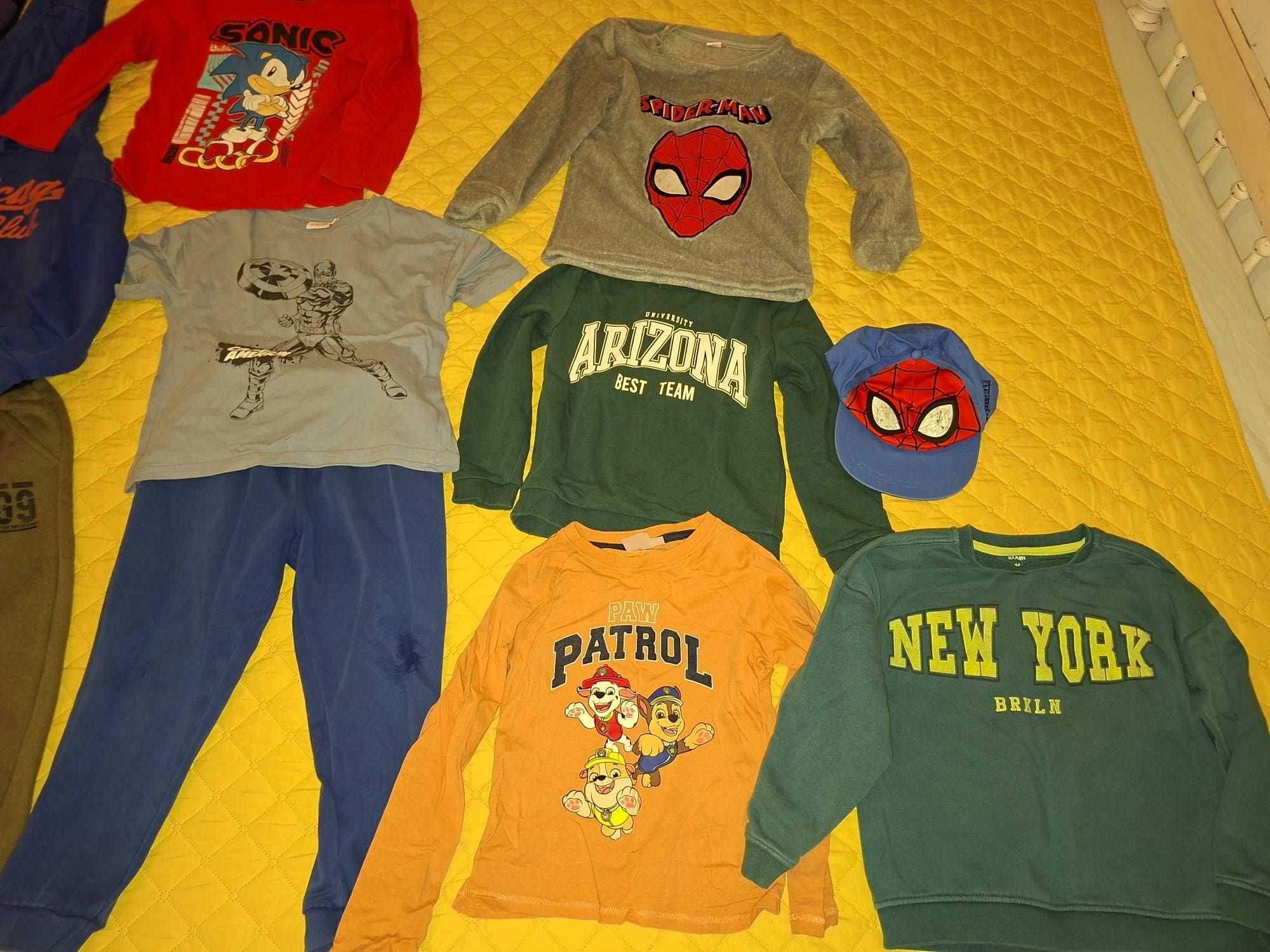 Roupa crianca menino 35 peças 6 anos como novo tudo a 0.95 centimos
