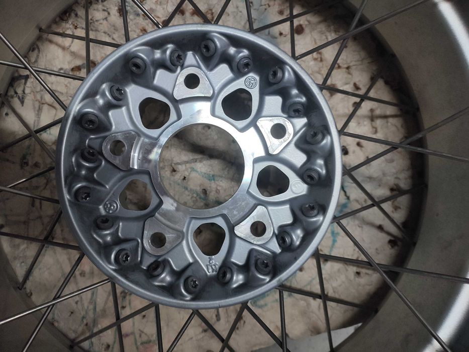 Jantes de raios, Transmissão BMW R1200 e 1250GS, GSA a partir de 2013