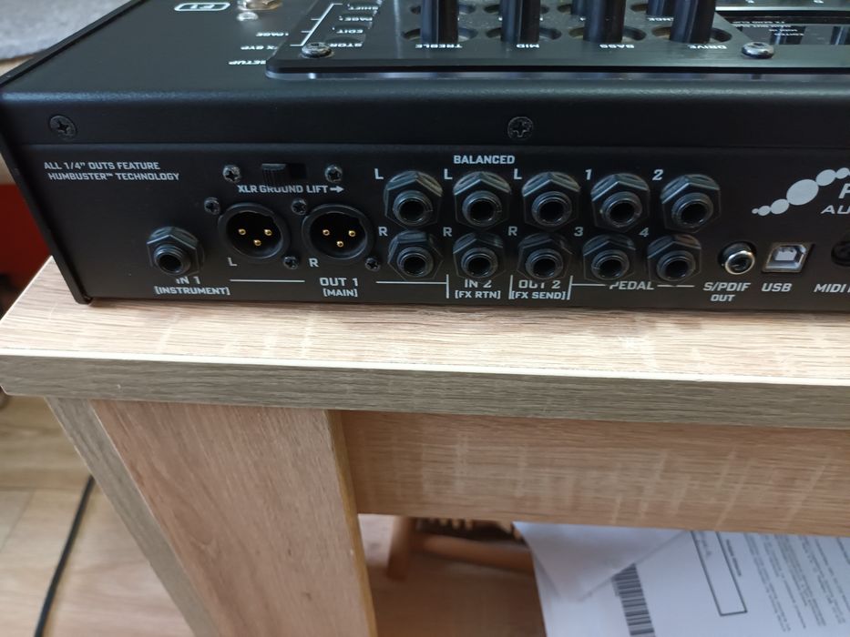 Fractal AX8 modeler z procesorem efektow