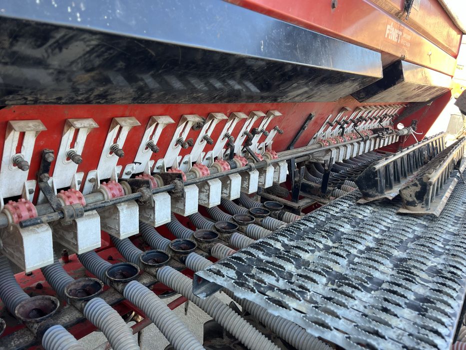 Agregat uprawowo siewny brona wirowa