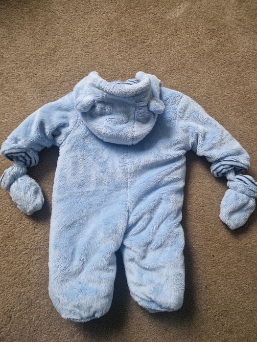 Niebieski kombinezon chłopięcy Disney