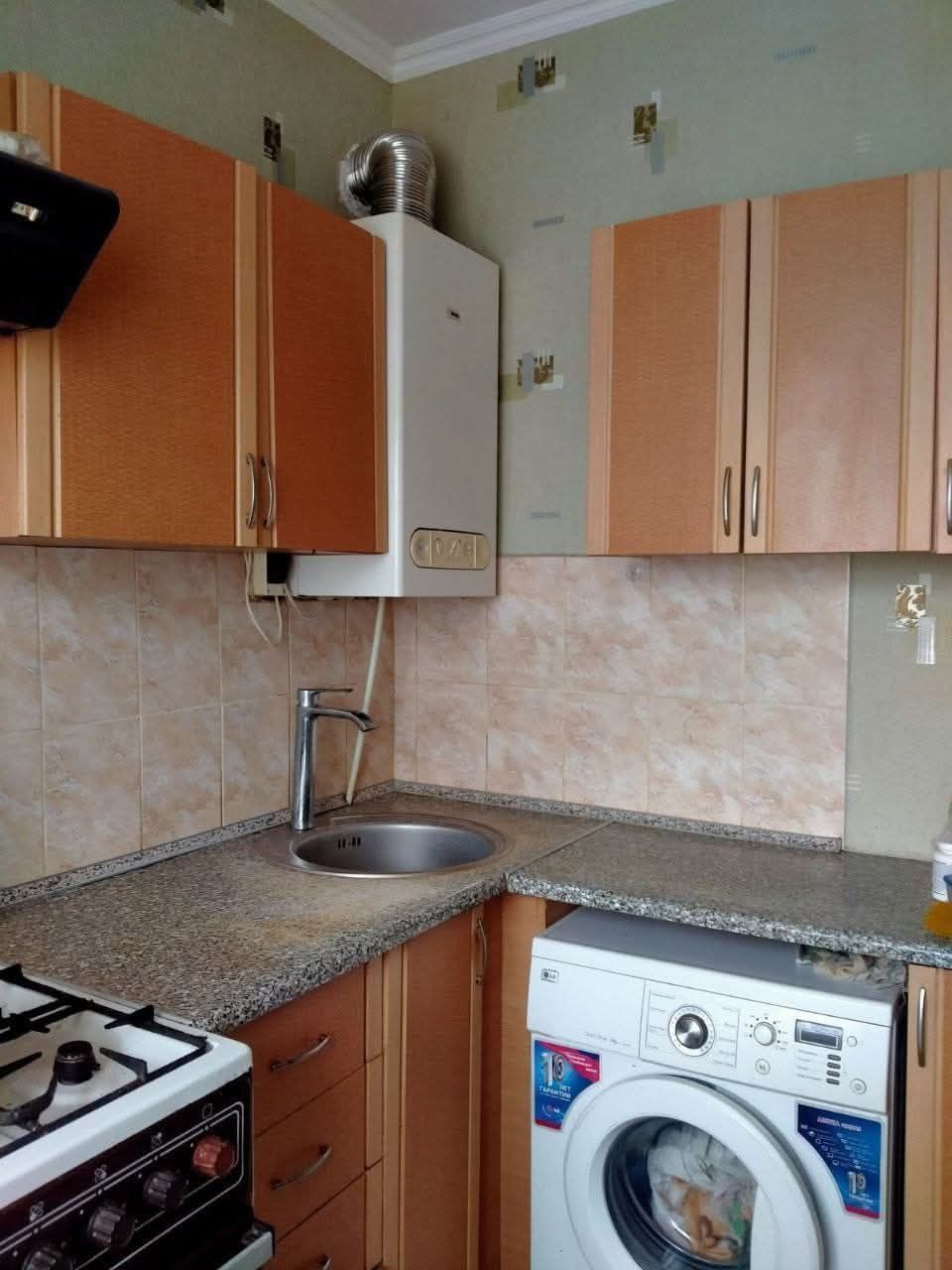 Продам 3-Х кімнатну  з автономним опаленням