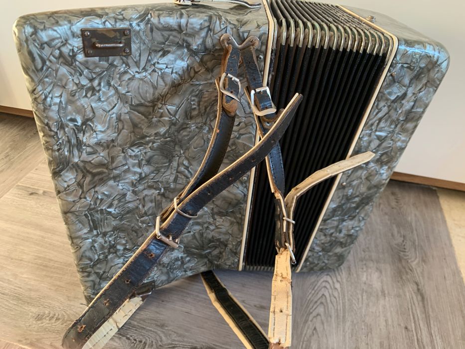 Akordeon BFA Muza Polonez 80 Basów 42x40x19 cm Do Renowacji