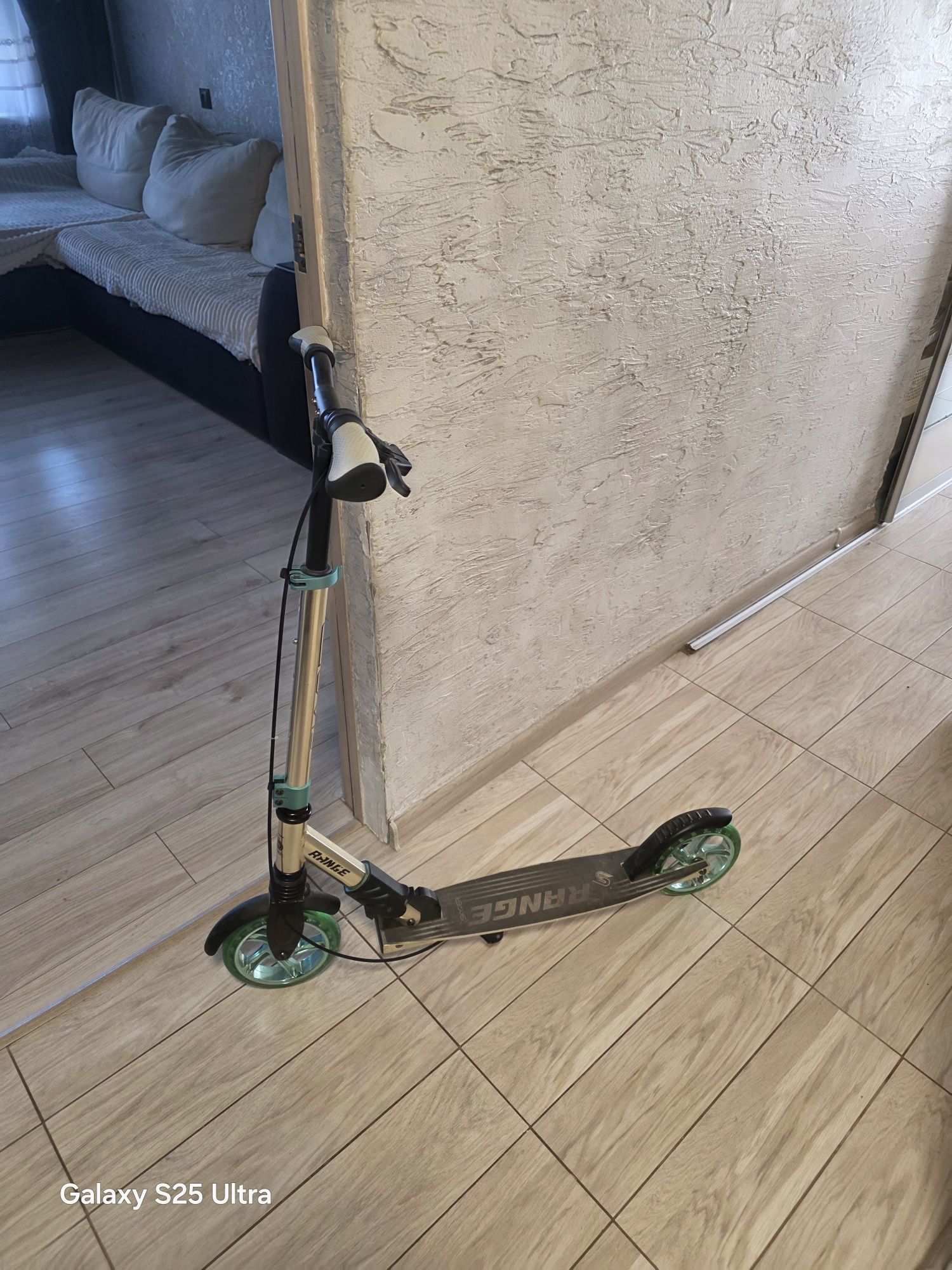Продам самокат RANGE