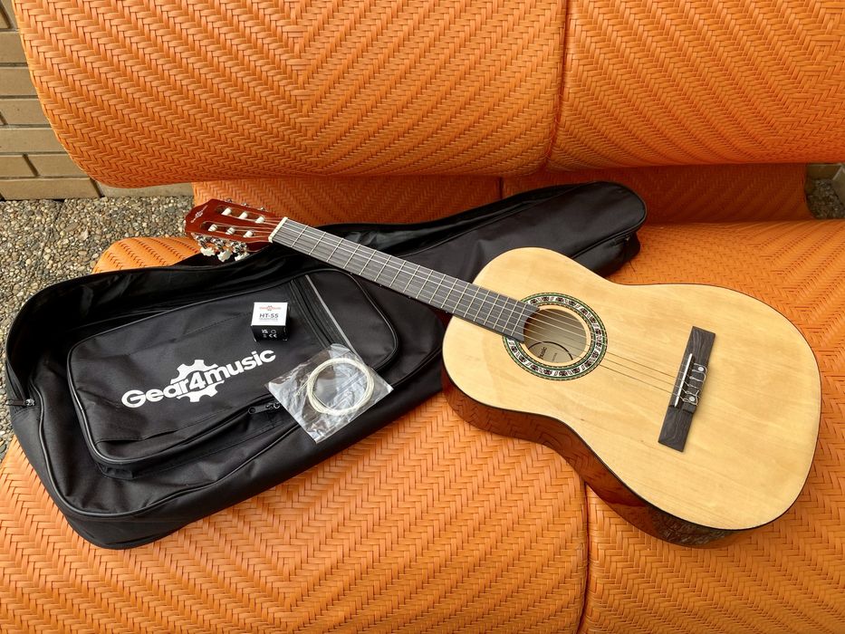 Pack Guitarra Clássica 3/4 (com saco mochila, afinador e cordas extra)