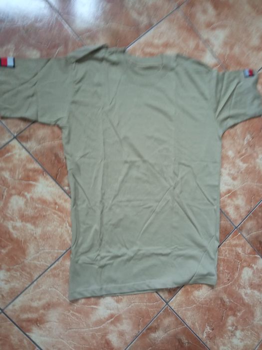 Koszulka z krutkim rękawem w kolorze pustnnym