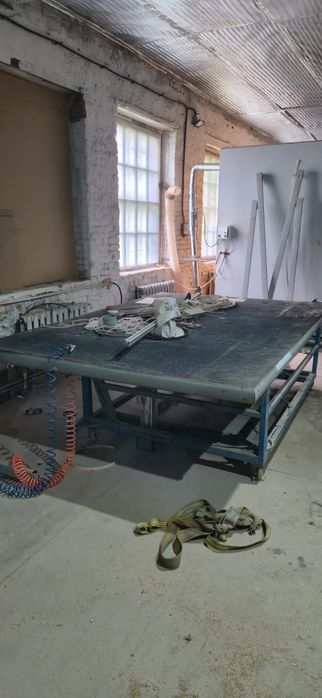 Стіл для різання скла