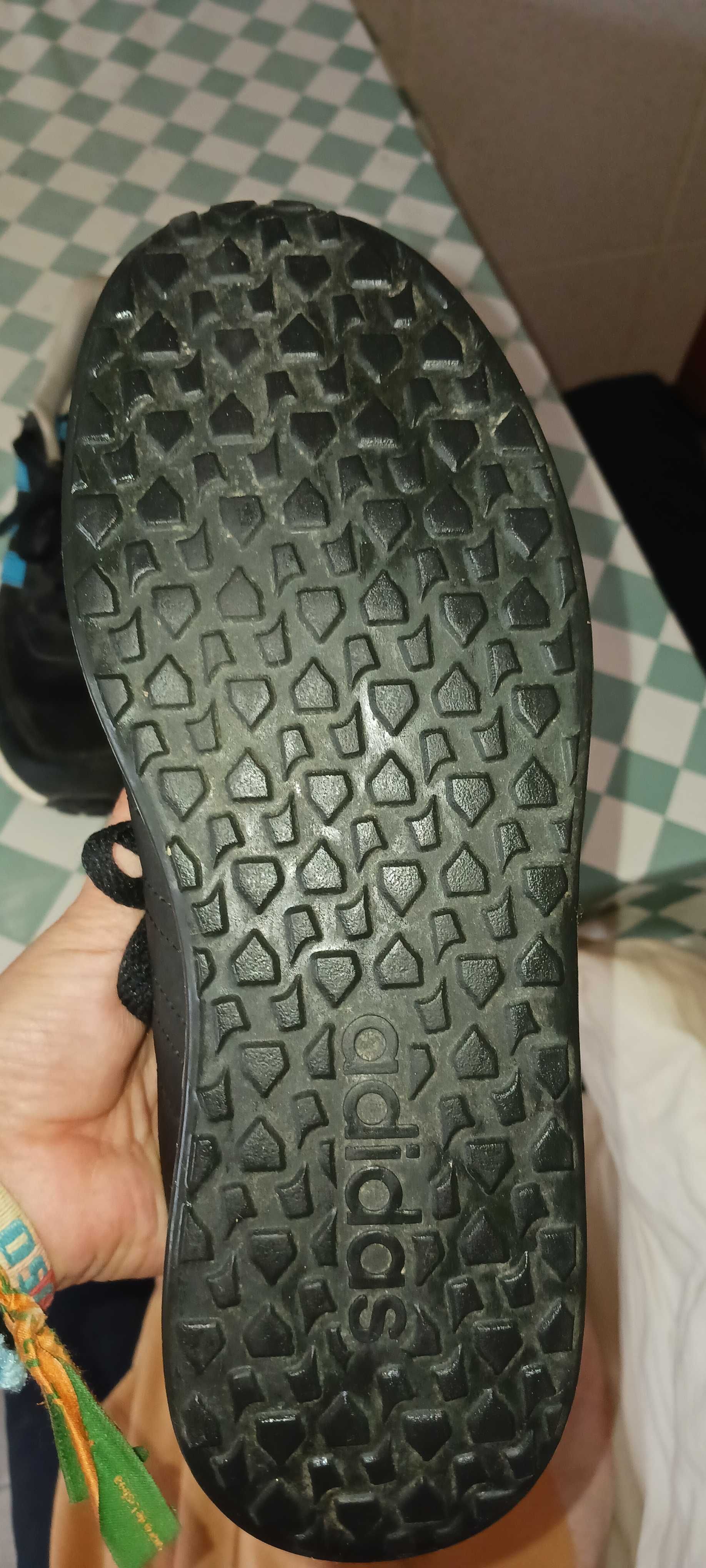 Ténis Adidas pretos e azuis!!!