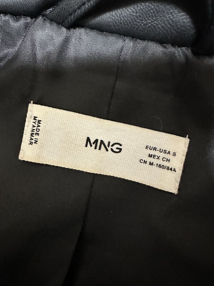 Шкіряна куртка від Mango