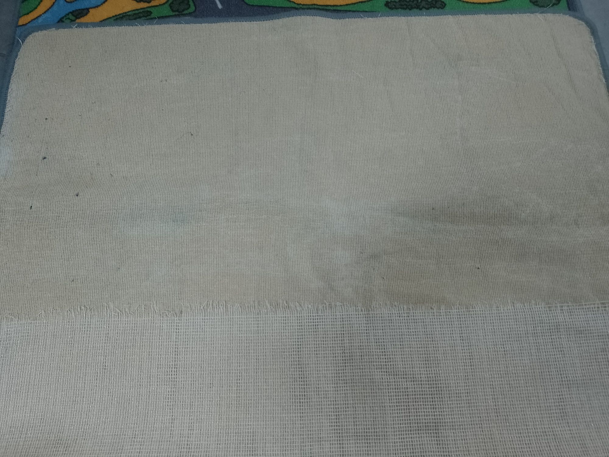 Sprzedam mały dywanik 175x98 cm.
