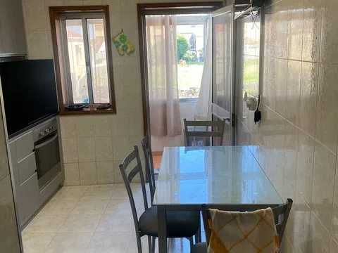 Quarto para Arrendar – Ótima Localização e Conforto!