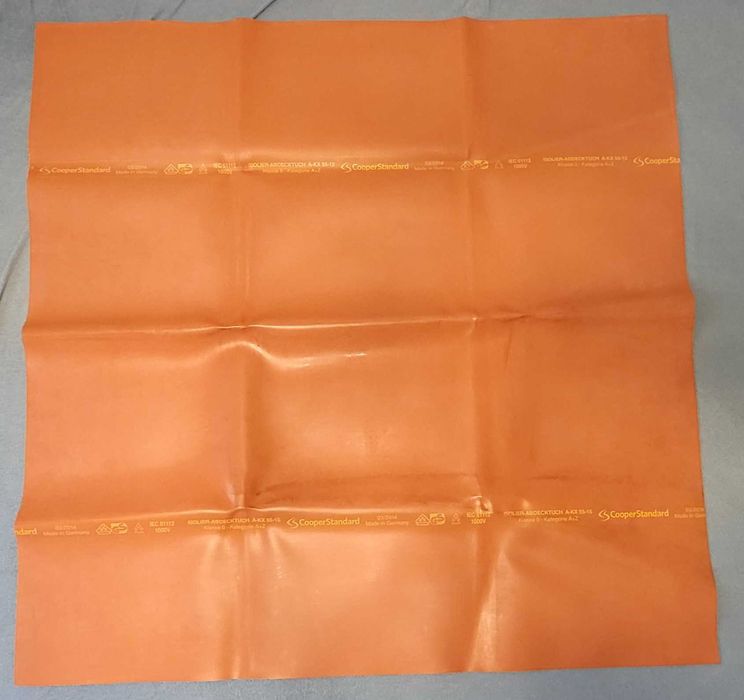 Mata izolacyjna 1000V gumowa 100cm x 100cm KNIPEX 98 67 10