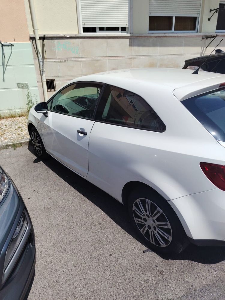 SEAT Ibiza Van 1.4 TDI – 2010 – Económico – 2 lugares