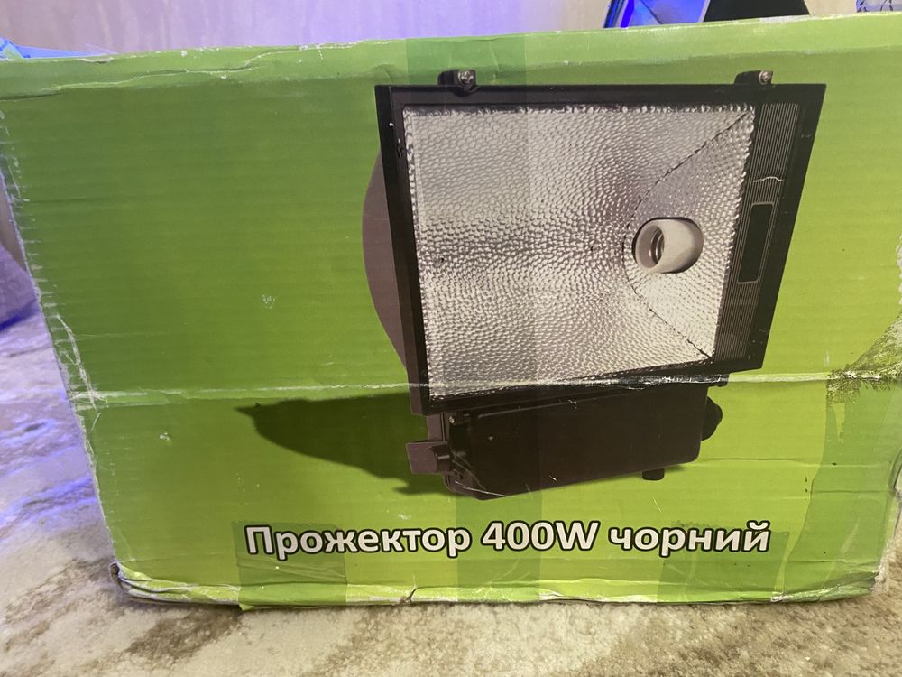 Ультрафіолетовий прожектор. Неоновий прожектор для шоу.