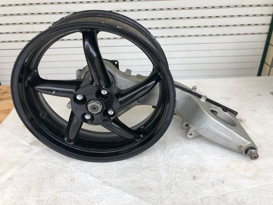 Honda vfr400 nc30 mono-braço adaptado com jante 17