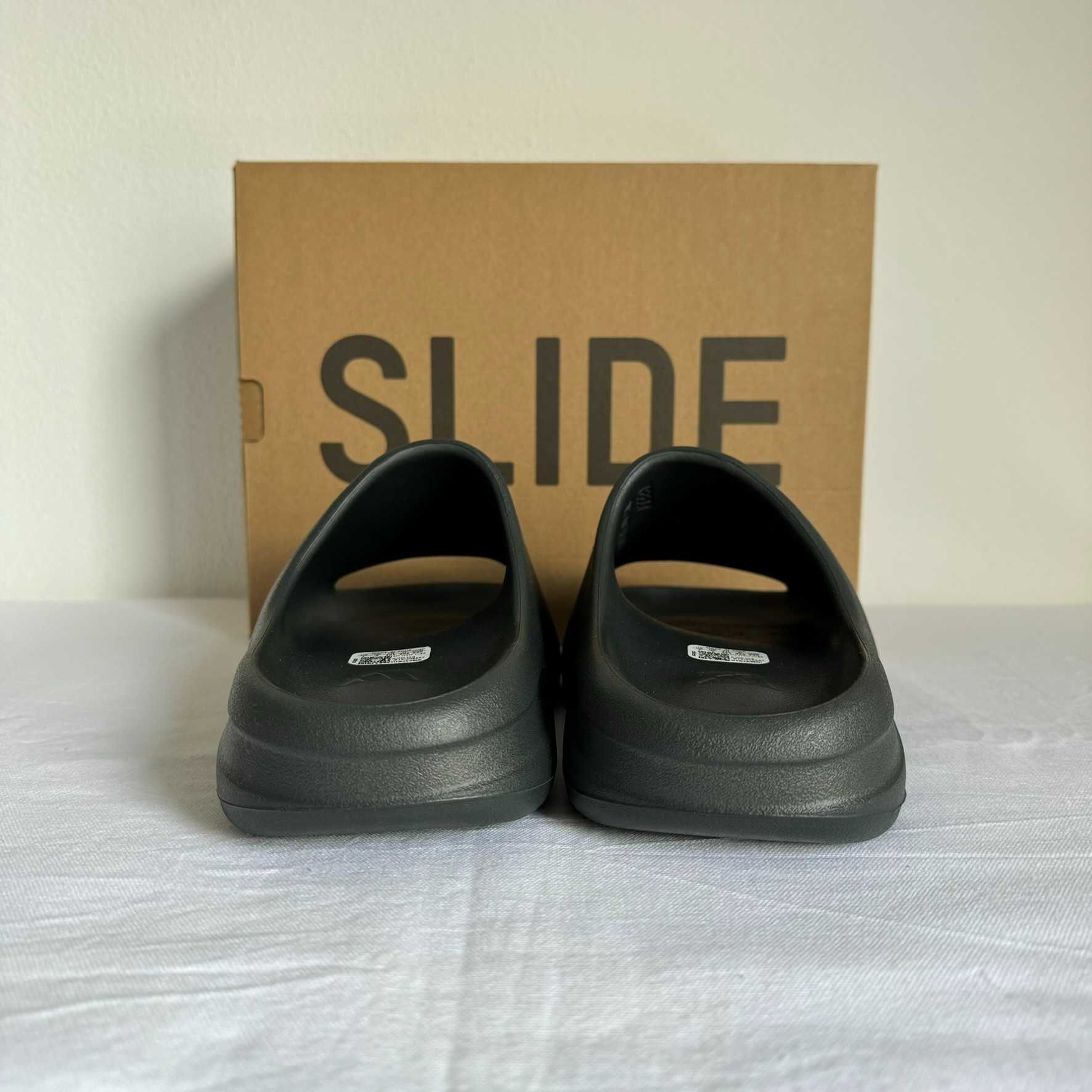 Yeezy Slide "Dark Onyx" - Tamanho 40