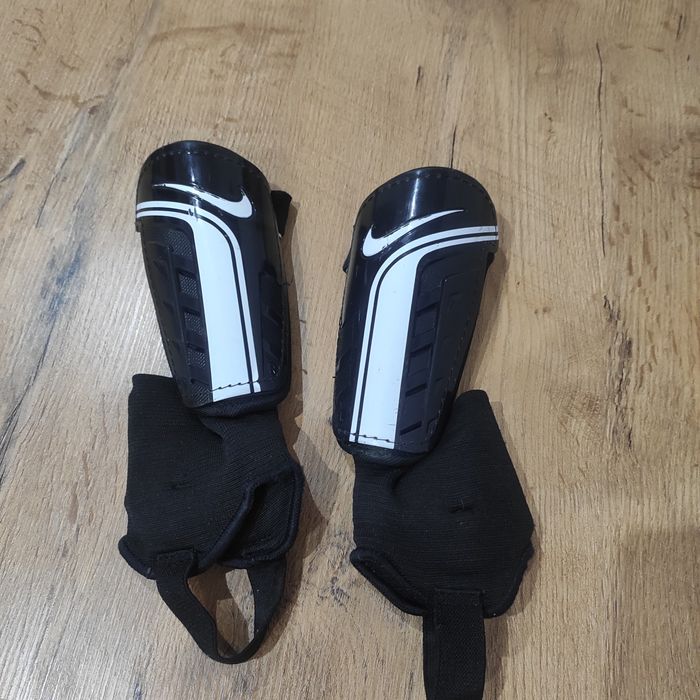 Ochraniacze Nike  120-130 cm