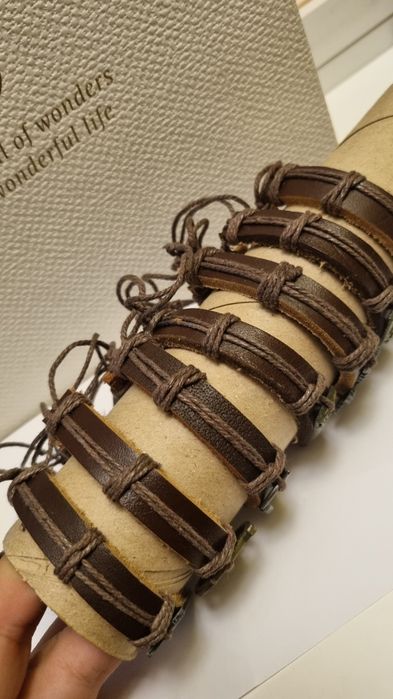 Pulseiras de Couro Castanhas Ajustáveis