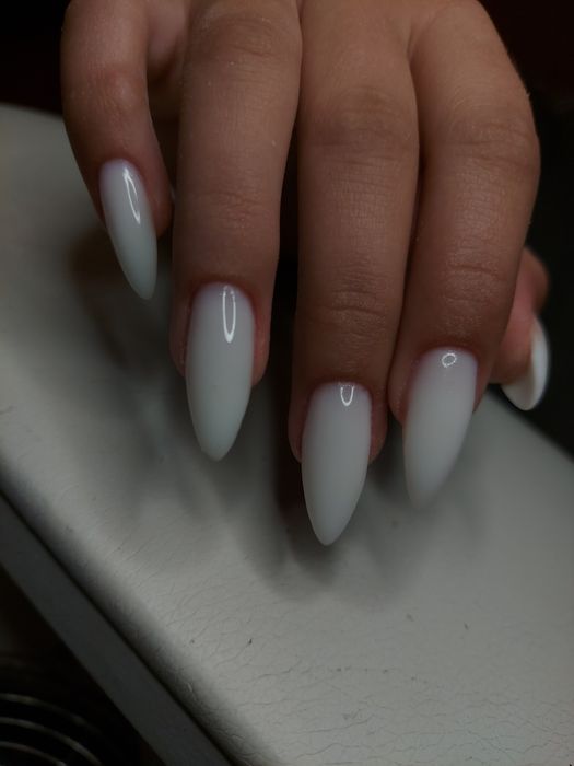 Манікюр, нарощення та покриття нігтів