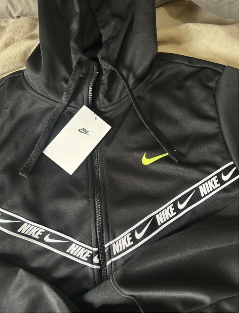 Casaco nike S nova com etiqueta