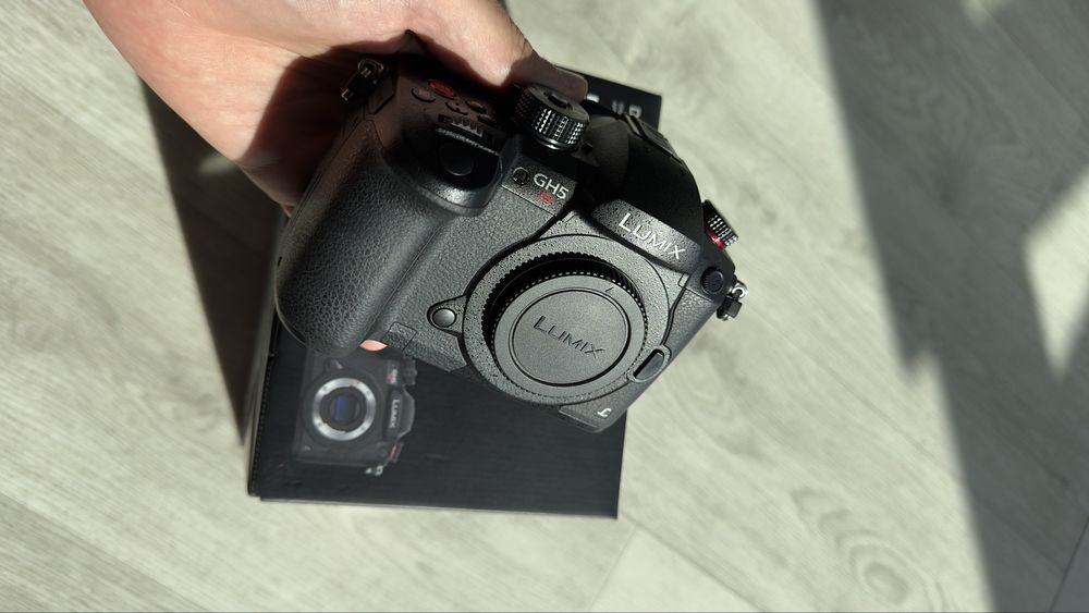 Продам фотоаппарат panasonic gh5s
