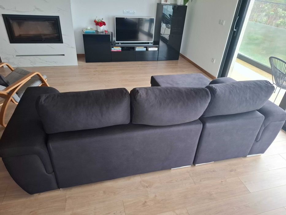 Sofá com chaise long preto