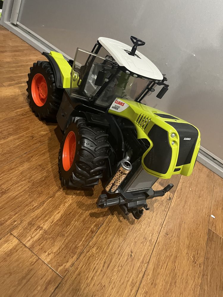 Class xerion 5000 Bruder
