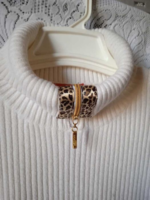 Шикарный свитер отличного качества , р 54-56 , Турция