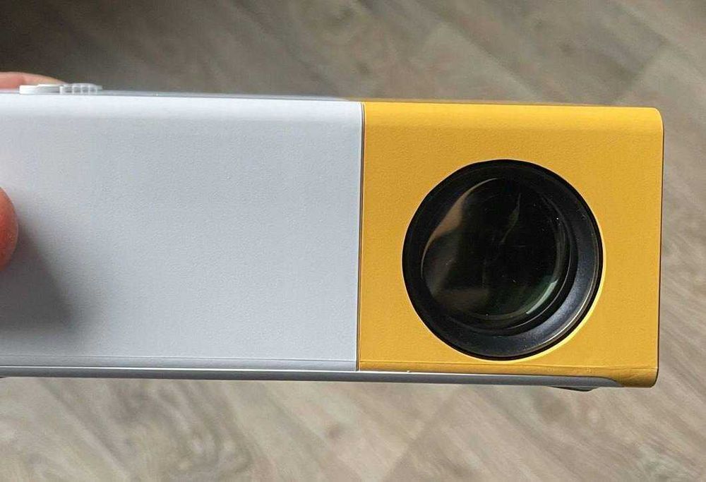 Mini Projektor Przenośny/ Rzutnik LED USB Full
HD HDMI Pilot Kompakt