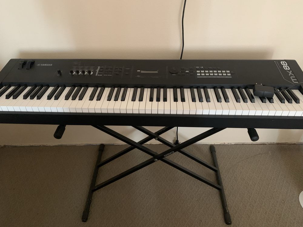 Синтезатор Yamaha MX-88