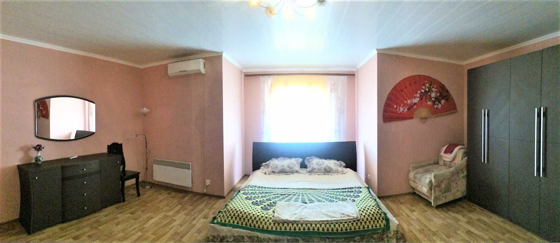 Дом 5-ть комнат,2-е минуты до пляжа,п.Каролино-бугаз,09.07 по 15.07