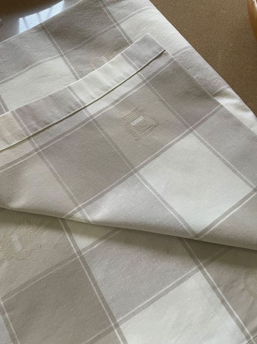 Toalha de mesa grande/ 3 metros. Nova!