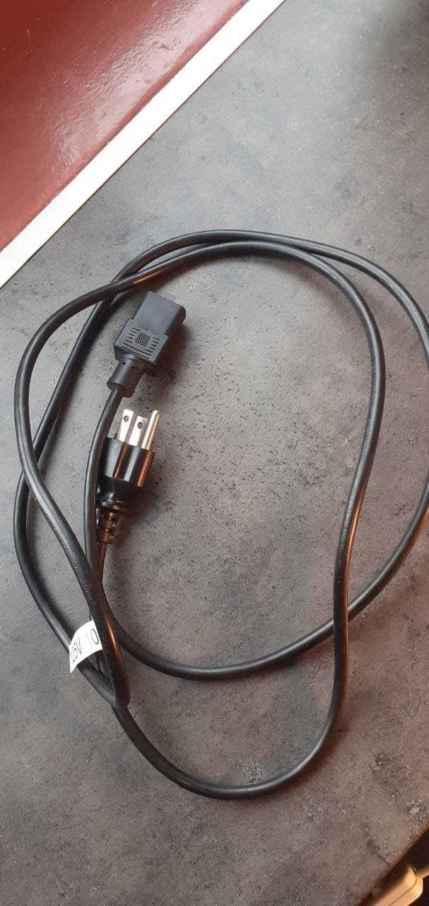 Kabel zasilający z adapterem UE na UK (komputer/PC/monitor)