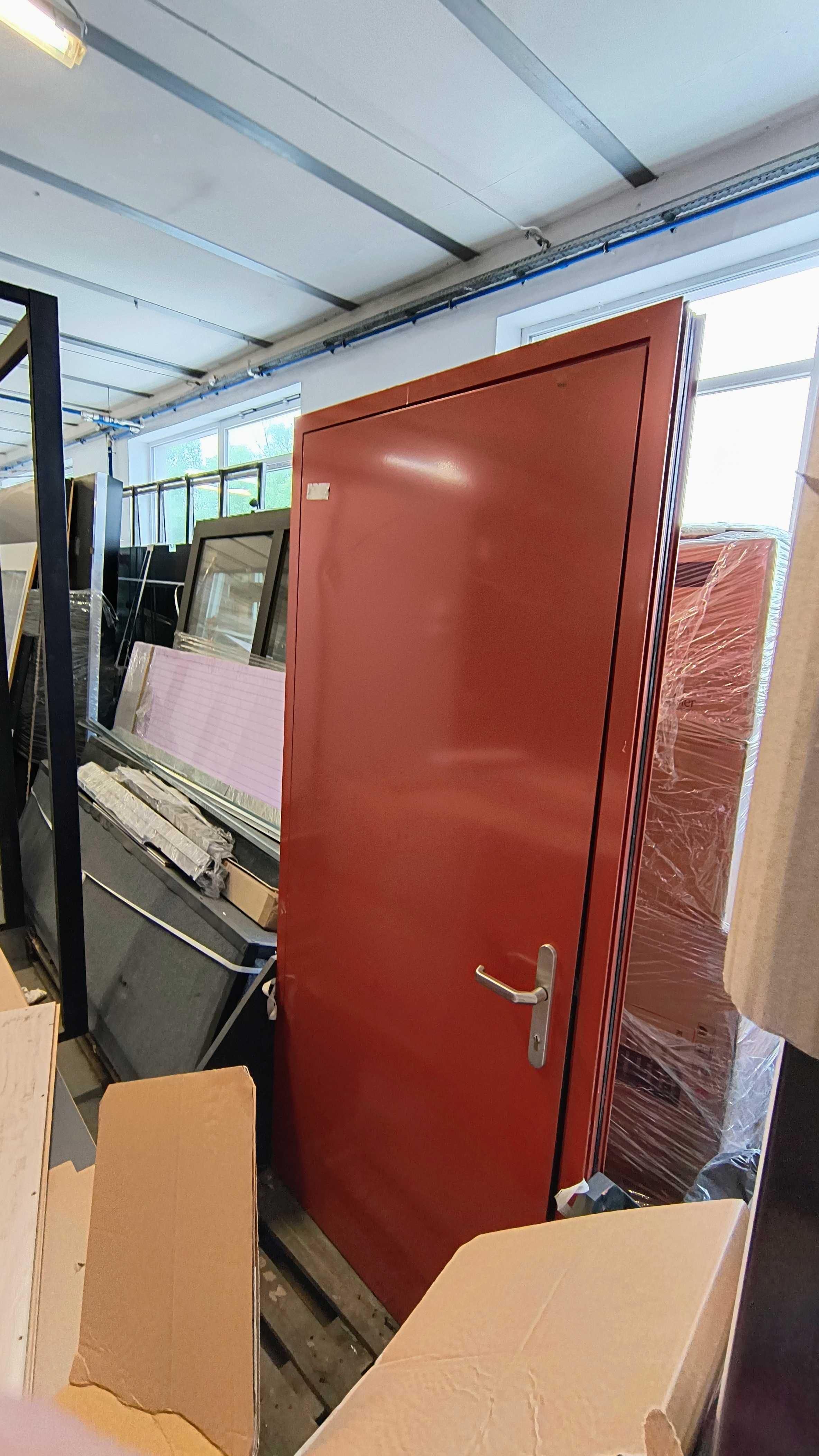 Drzwi wejściowe aluminiowe z czytnikiem linii papilarnych