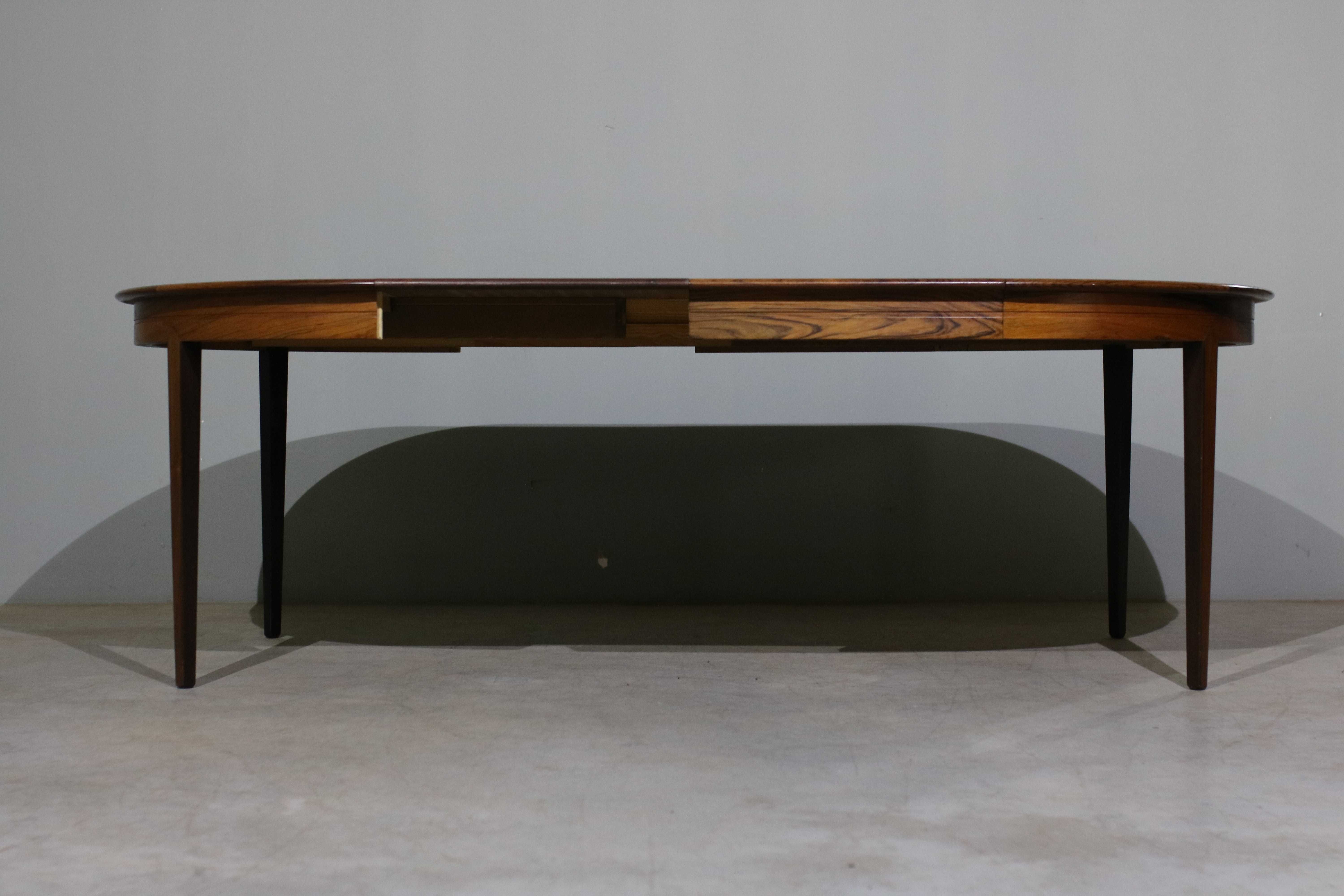 Mesa de jantar dinamarquesa da década de 60 em pau santo | Mid-Century