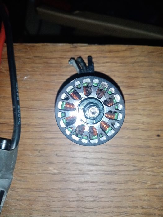 Безколекторний мотор дрону