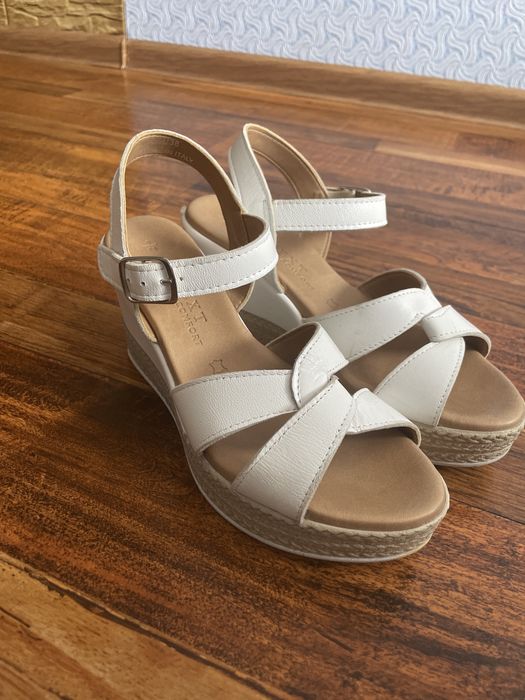 Босоніжки шкіряні