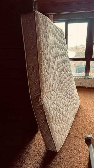 кровать  деревянная