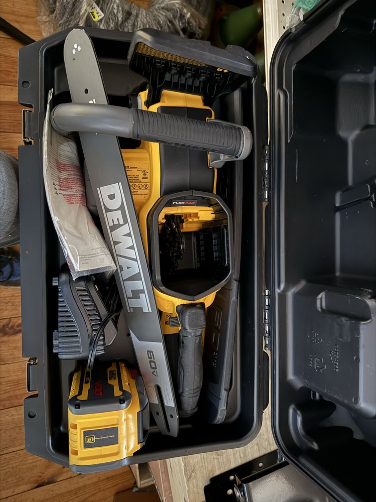 Аккумуляторная пила DEWALT DCCS677 акб 15ah