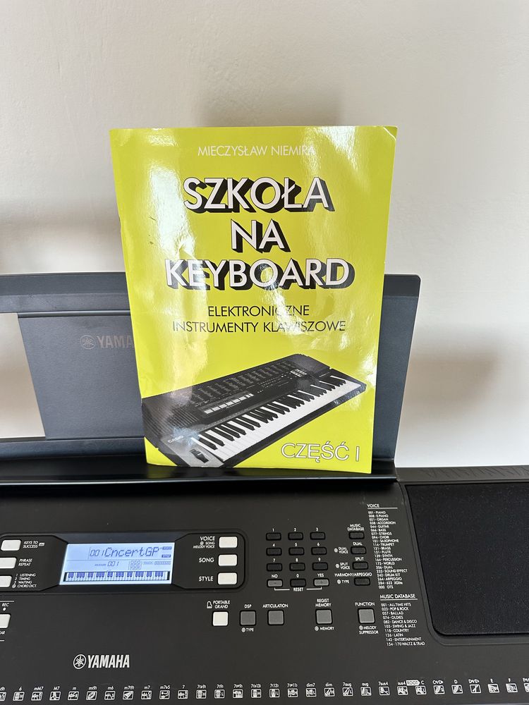 Keyboard Yamaha PSR-e373