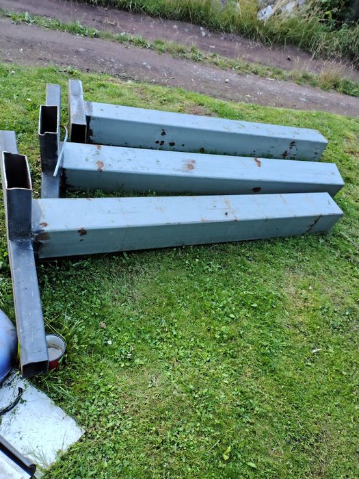 Słupy metalowe solidne