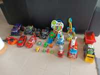 Conjunto de brinquedos carros e outros