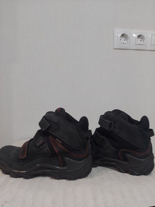 Продам ботинки ecco р.34 для мальчика