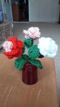 Розы цветы букет 8 марта вязанные