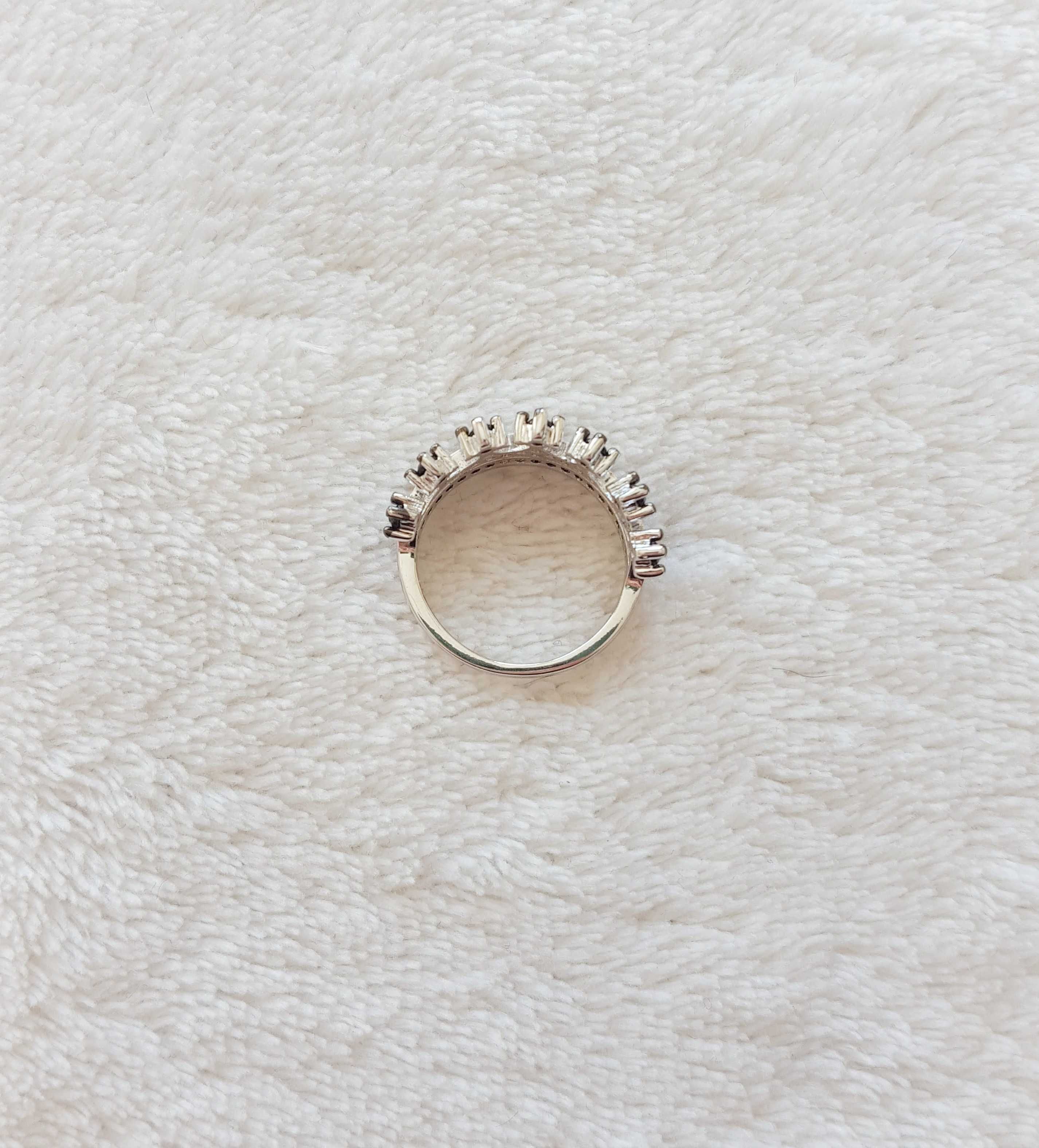 Nowy pierścionek srebrny kolor czarne cyrkonie korona tiara diadem