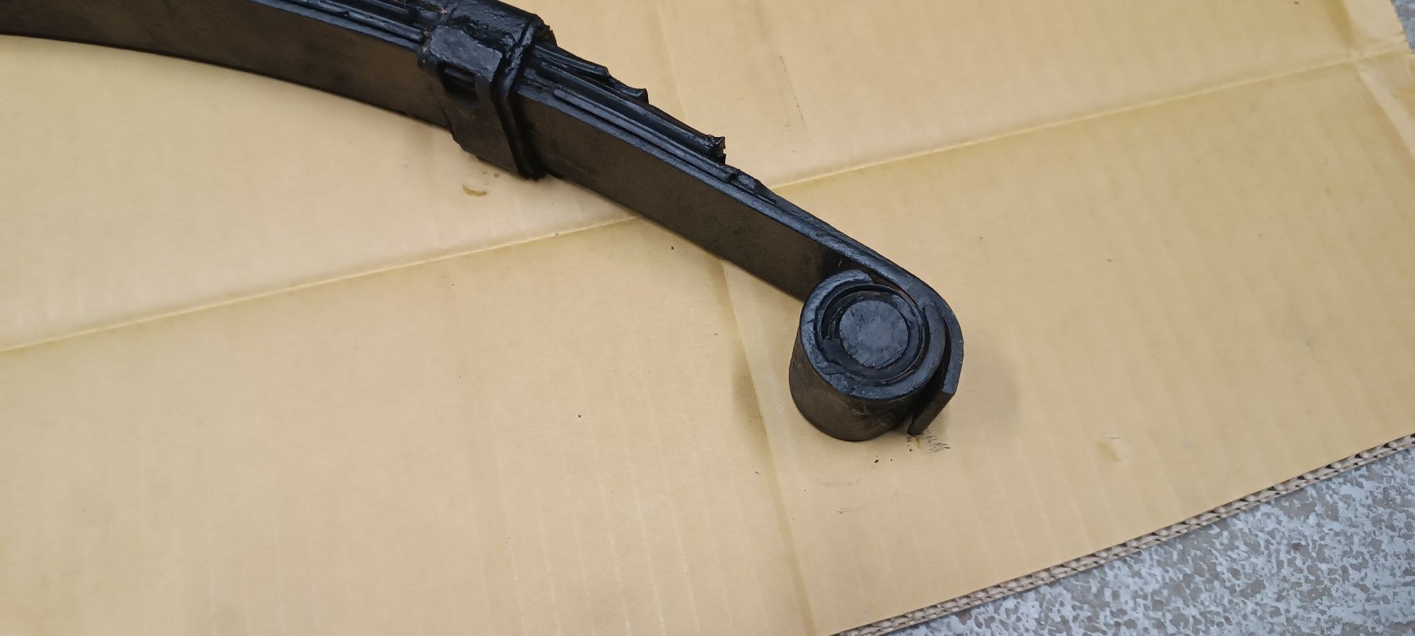 Fiat 126p resor oryginalny zapieczona śruba ładny stan
